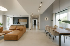 Lampa LED sufitowa czy wisząca? Co wybrać do salonu?