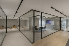 7 powodów, dla których warto wybrać lampy szynowe do biura